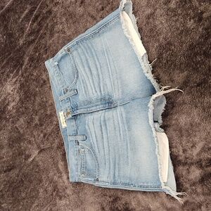 Light wash, high waist Madewell jean shorts size 30! Excellent condition!